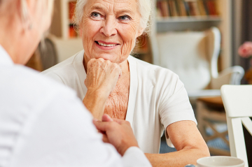 Berratungssituation zwischen Ärztin und Patientin